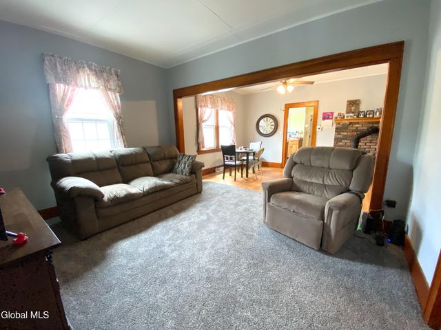 38 Van Heusen Street, Colonie, NY 12205