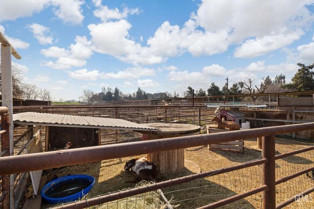 301 Sycamore Drive, Bakersfield, CA 93308