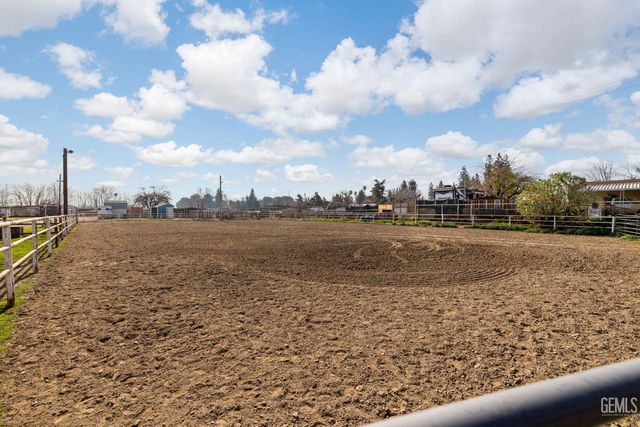 301 Sycamore Drive, Bakersfield, CA 93308