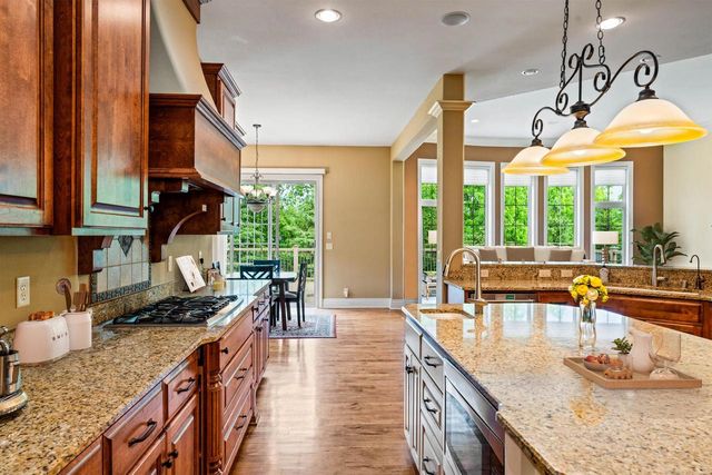 4690 Bradon TRAIL E, Brookfield, WI 53045