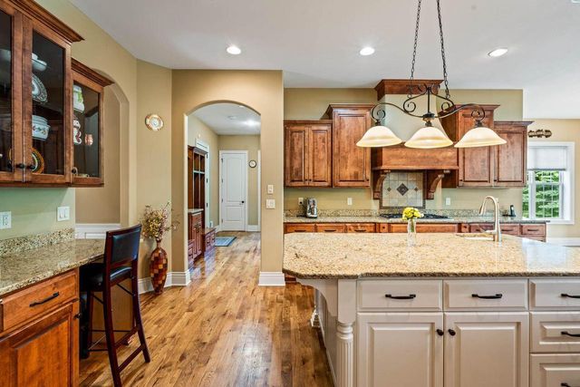 4690 Bradon TRAIL E, Brookfield, WI 53045