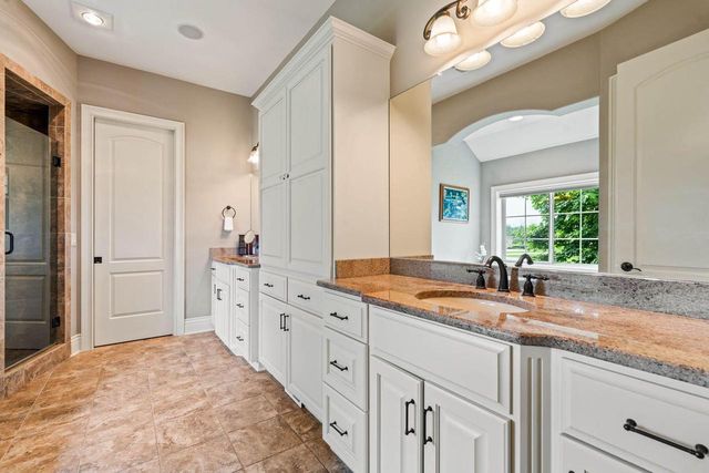 4690 Bradon TRAIL E, Brookfield, WI 53045