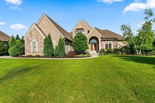 4690 Bradon TRAIL E, Brookfield, WI 53045