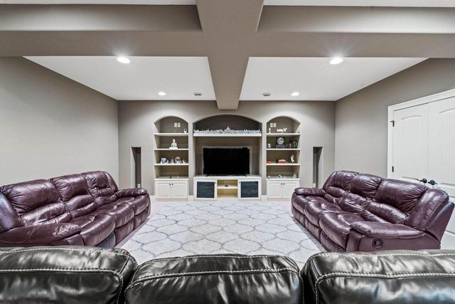 4690 Bradon TRAIL E, Brookfield, WI 53045