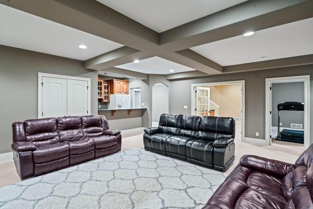 4690 Bradon TRAIL E, Brookfield, WI 53045