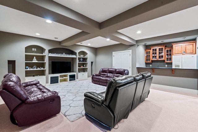 4690 Bradon TRAIL E, Brookfield, WI 53045