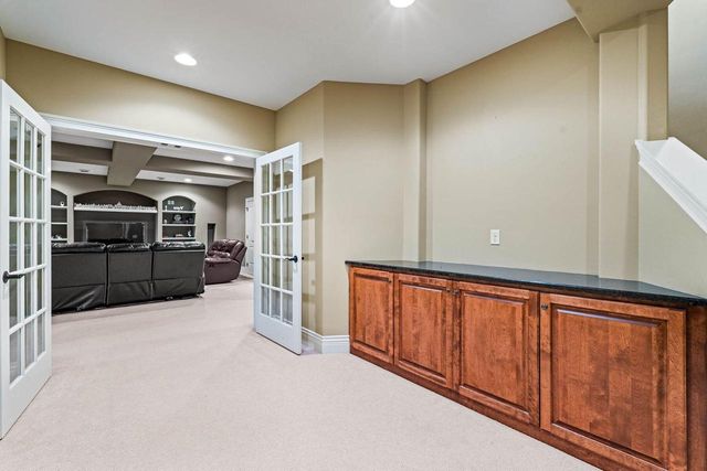 4690 Bradon TRAIL E, Brookfield, WI 53045