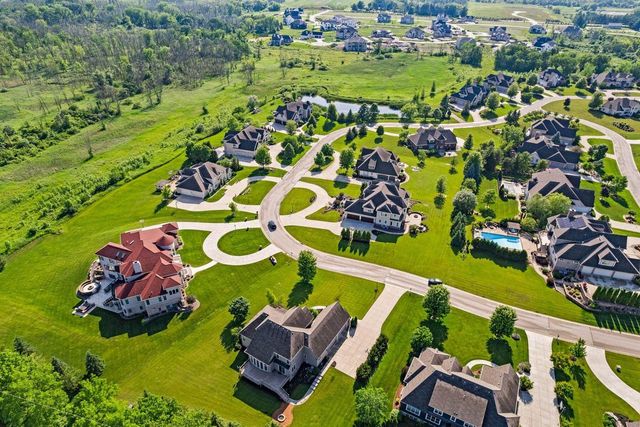 4690 Bradon TRAIL E, Brookfield, WI 53045