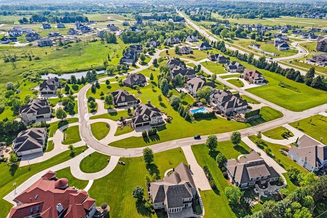 4690 Bradon TRAIL E, Brookfield, WI 53045