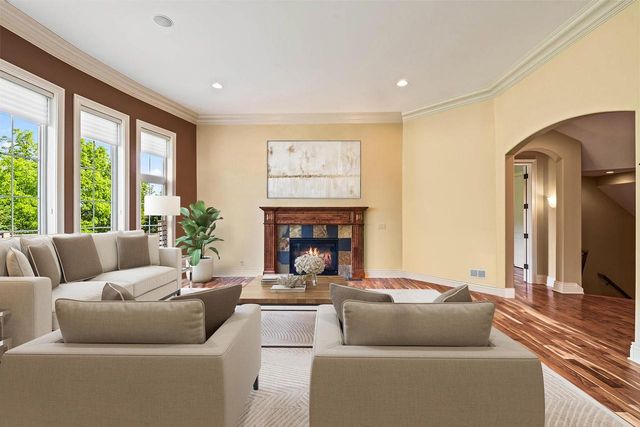 4690 Bradon TRAIL E, Brookfield, WI 53045