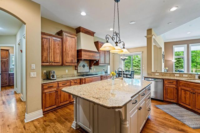 4690 Bradon TRAIL E, Brookfield, WI 53045