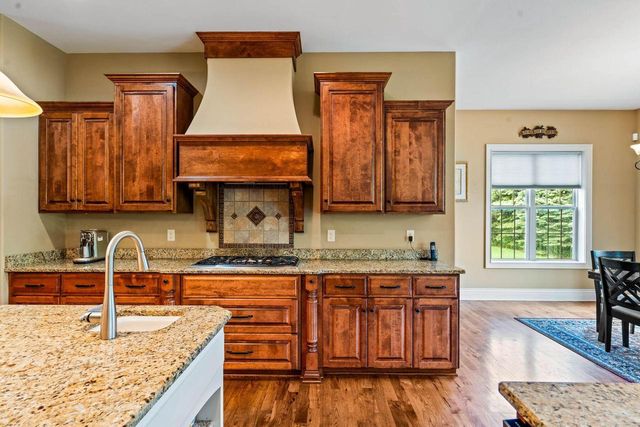 4690 Bradon TRAIL E, Brookfield, WI 53045