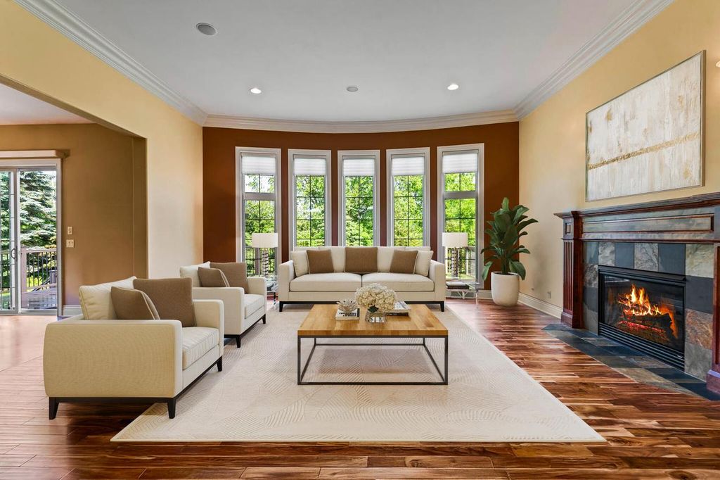 4690 Bradon TRAIL E, Brookfield, WI 53045