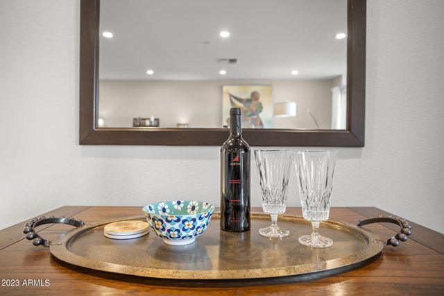 10080 E MOUNTAINVIEW LAKE Drive 254, Scottsdale, AZ 85258