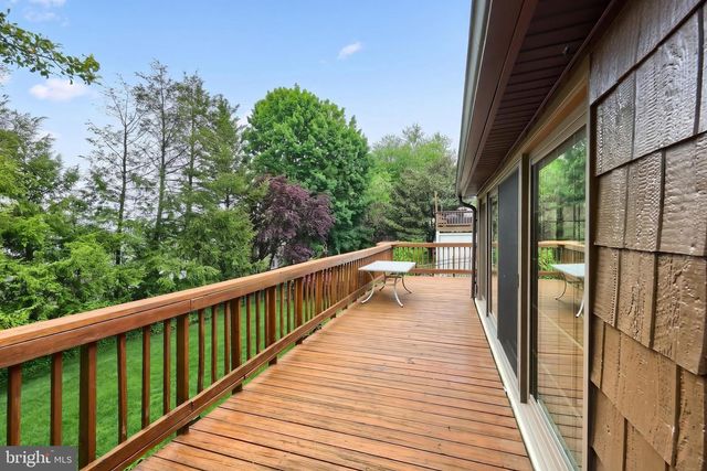 3220 ROUND HILL RD, York, PA 17402