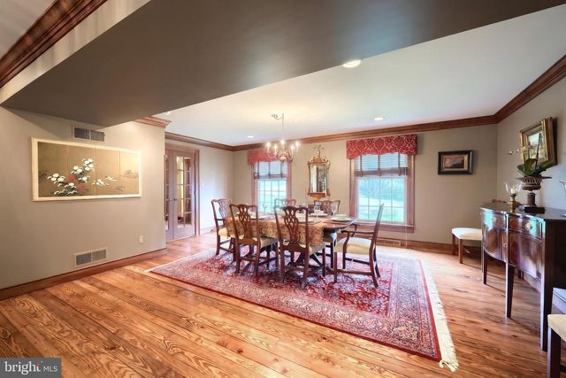 3220 ROUND HILL RD, York, PA 17402