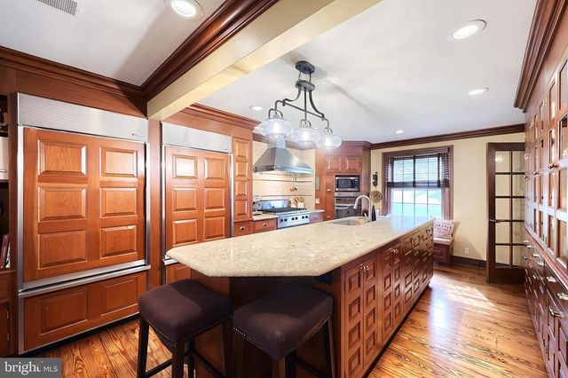 3220 ROUND HILL RD, York, PA 17402