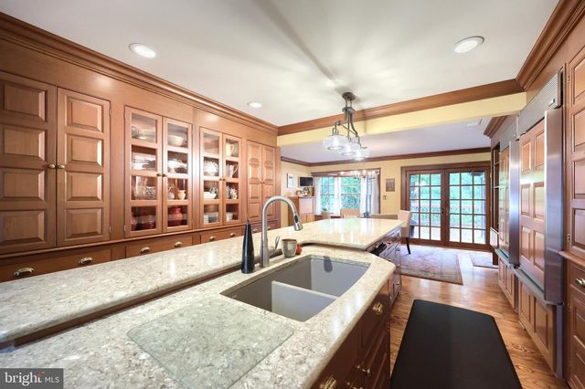 3220 ROUND HILL RD, York, PA 17402