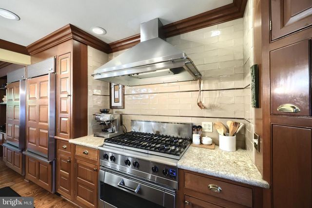 3220 ROUND HILL RD, York, PA 17402
