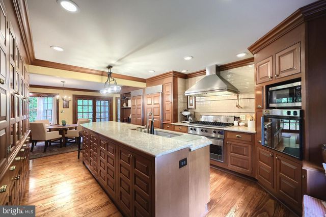 3220 ROUND HILL RD, York, PA 17402