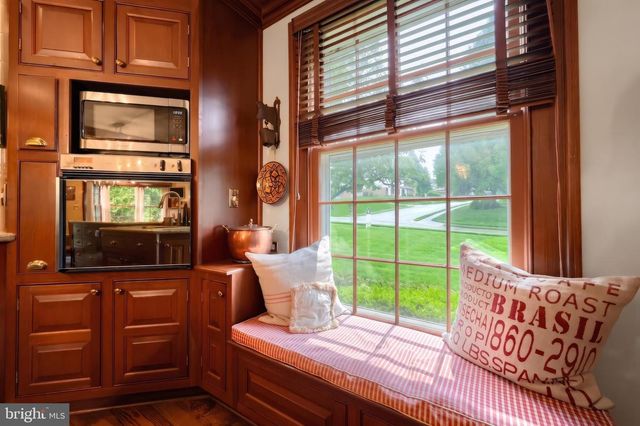 3220 ROUND HILL RD, York, PA 17402