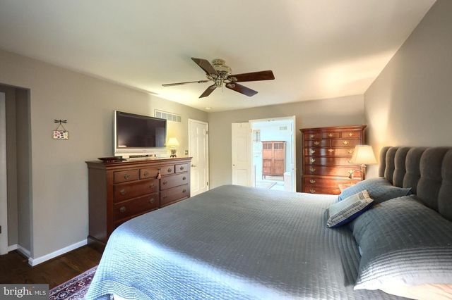 3220 ROUND HILL RD, York, PA 17402