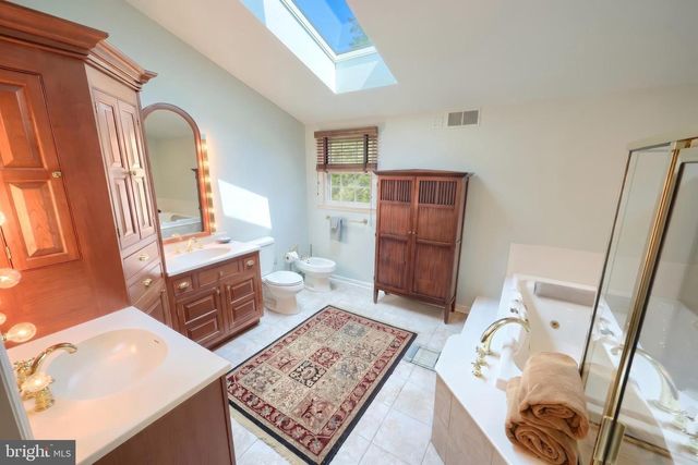 3220 ROUND HILL RD, York, PA 17402