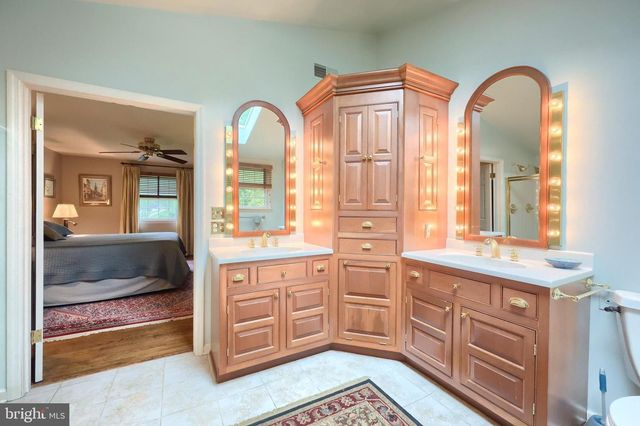 3220 ROUND HILL RD, York, PA 17402