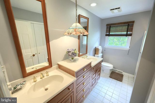 3220 ROUND HILL RD, York, PA 17402