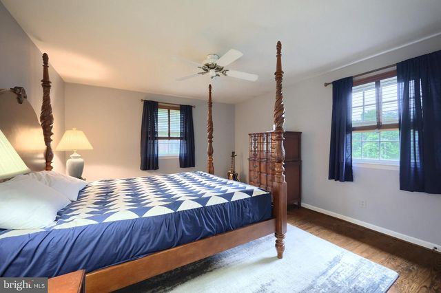 3220 ROUND HILL RD, York, PA 17402