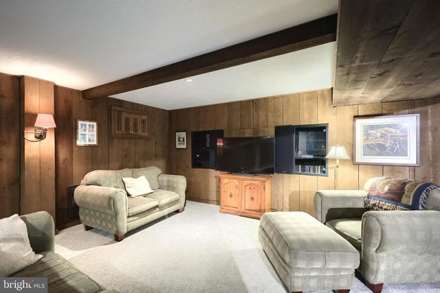 3220 ROUND HILL RD, York, PA 17402