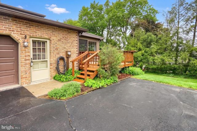 3220 ROUND HILL RD, York, PA 17402