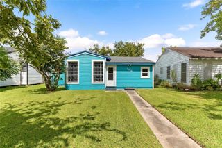 1318 W 5th Street, Freeport, TX 77541