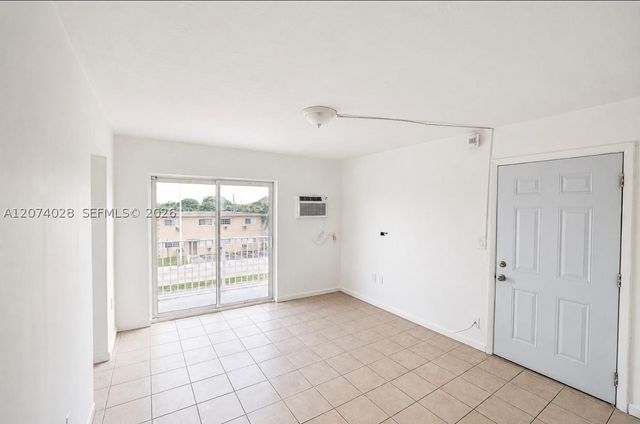 6080 W Flagler St 24, Miami, FL 33144