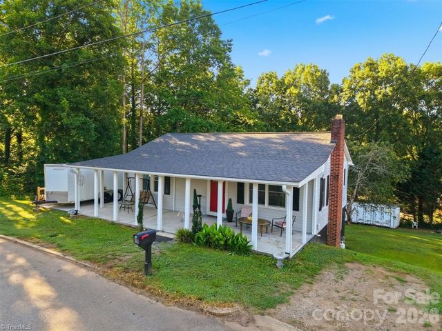 32 W Highland Avenue, Granite Falls, NC 28630