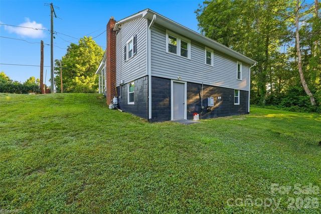 32 W Highland Avenue, Granite Falls, NC 28630