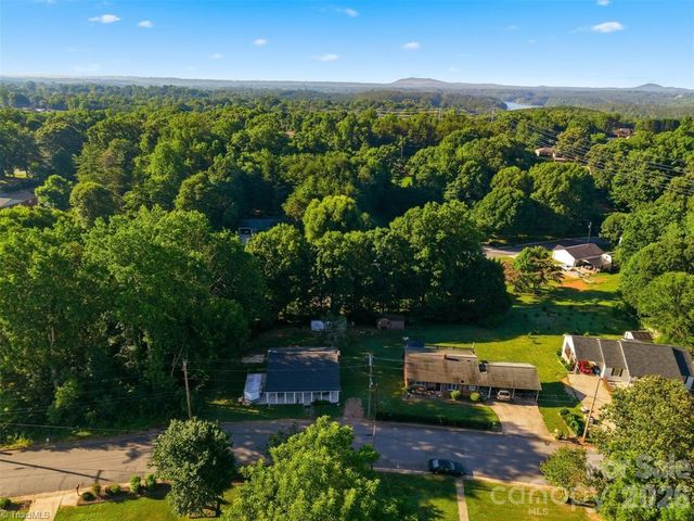 32 W Highland Avenue, Granite Falls, NC 28630