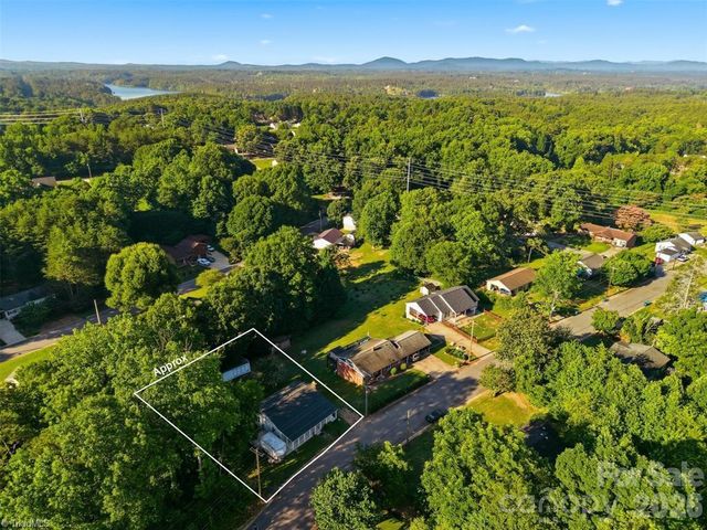 32 W Highland Avenue, Granite Falls, NC 28630