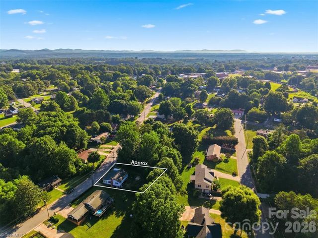 32 W Highland Avenue, Granite Falls, NC 28630