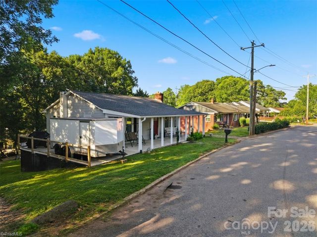 32 W Highland Avenue, Granite Falls, NC 28630