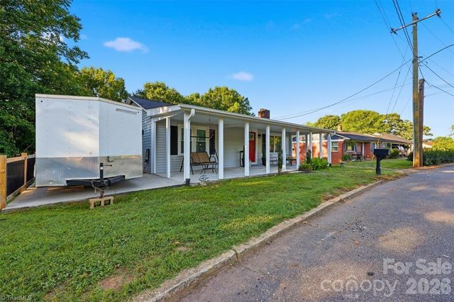 32 W Highland Avenue, Granite Falls, NC 28630