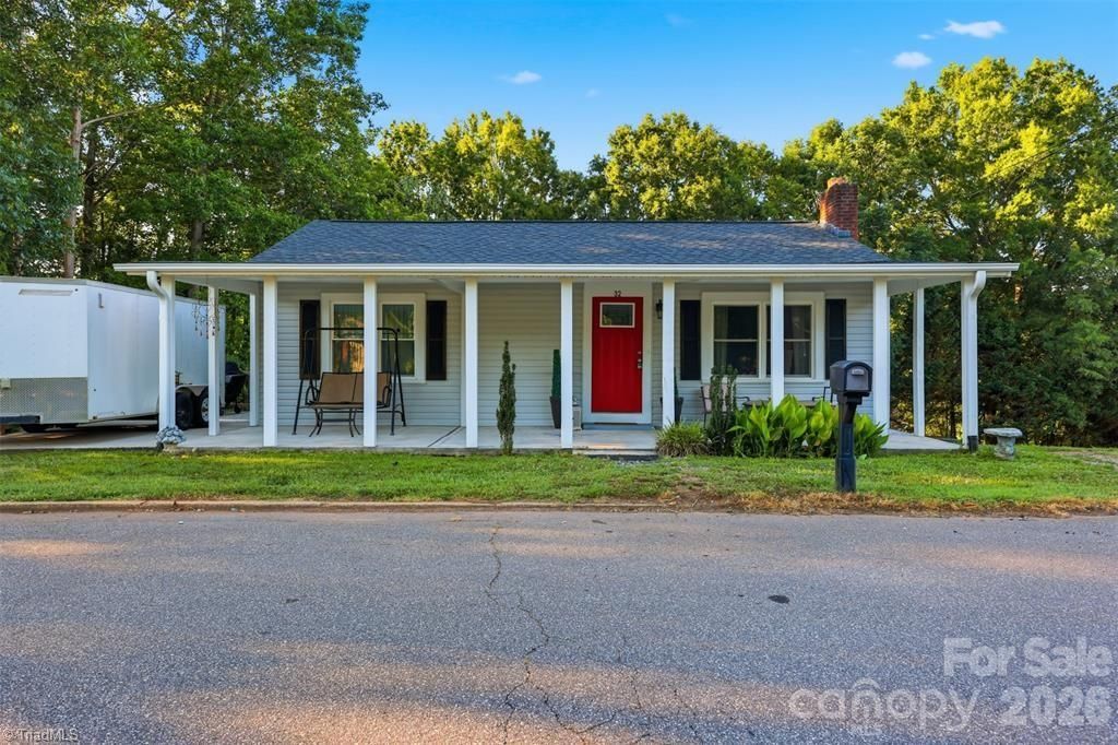 32 W Highland Avenue, Granite Falls, NC 28630