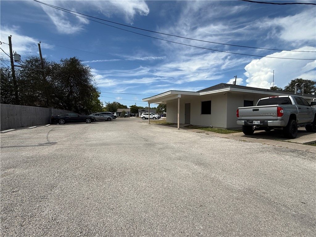 5705 Gollihar, Corpus Christi, TX 78412 — photo 4