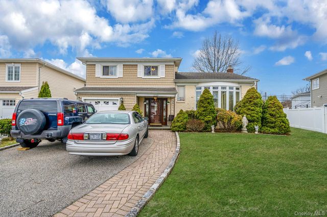 1286 Dale Court, Seaford, NY 11783