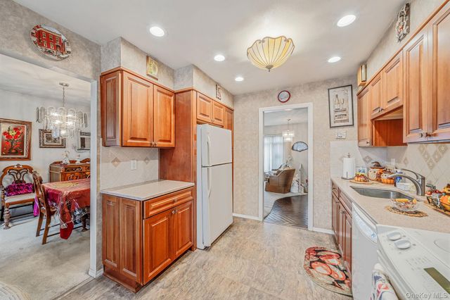 1286 Dale Court, Seaford, NY 11783