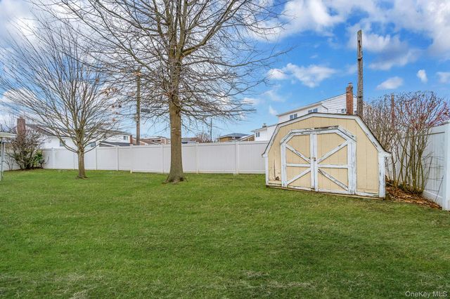 1286 Dale Court, Seaford, NY 11783