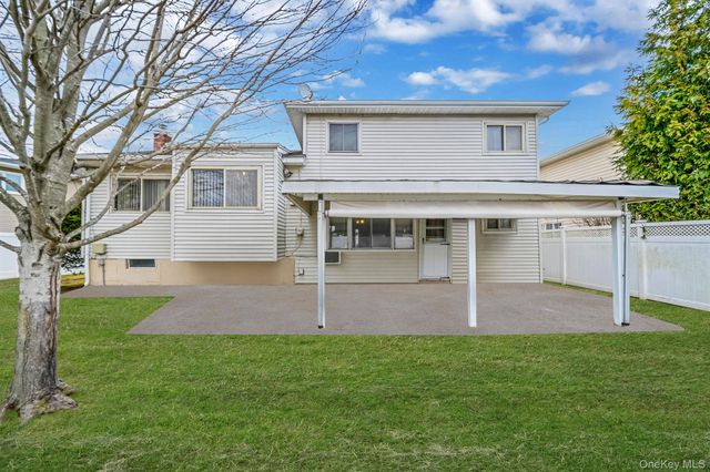 1286 Dale Court, Seaford, NY 11783