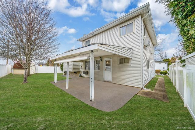 1286 Dale Court, Seaford, NY 11783