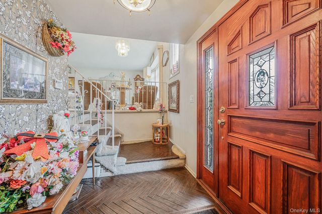 1286 Dale Court, Seaford, NY 11783