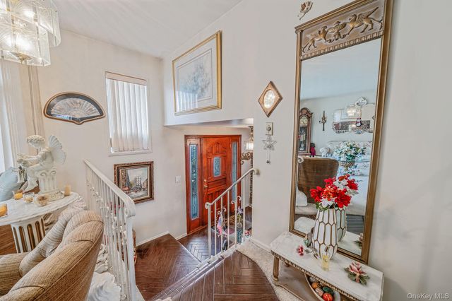 1286 Dale Court, Seaford, NY 11783